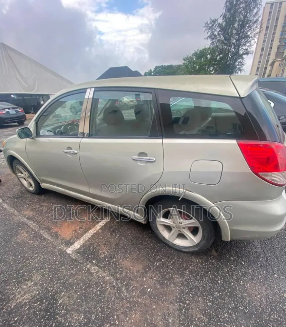 Toyota Matrix 2004 Silver