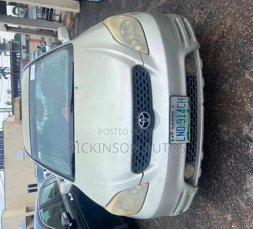 Toyota Matrix 2004 Silver