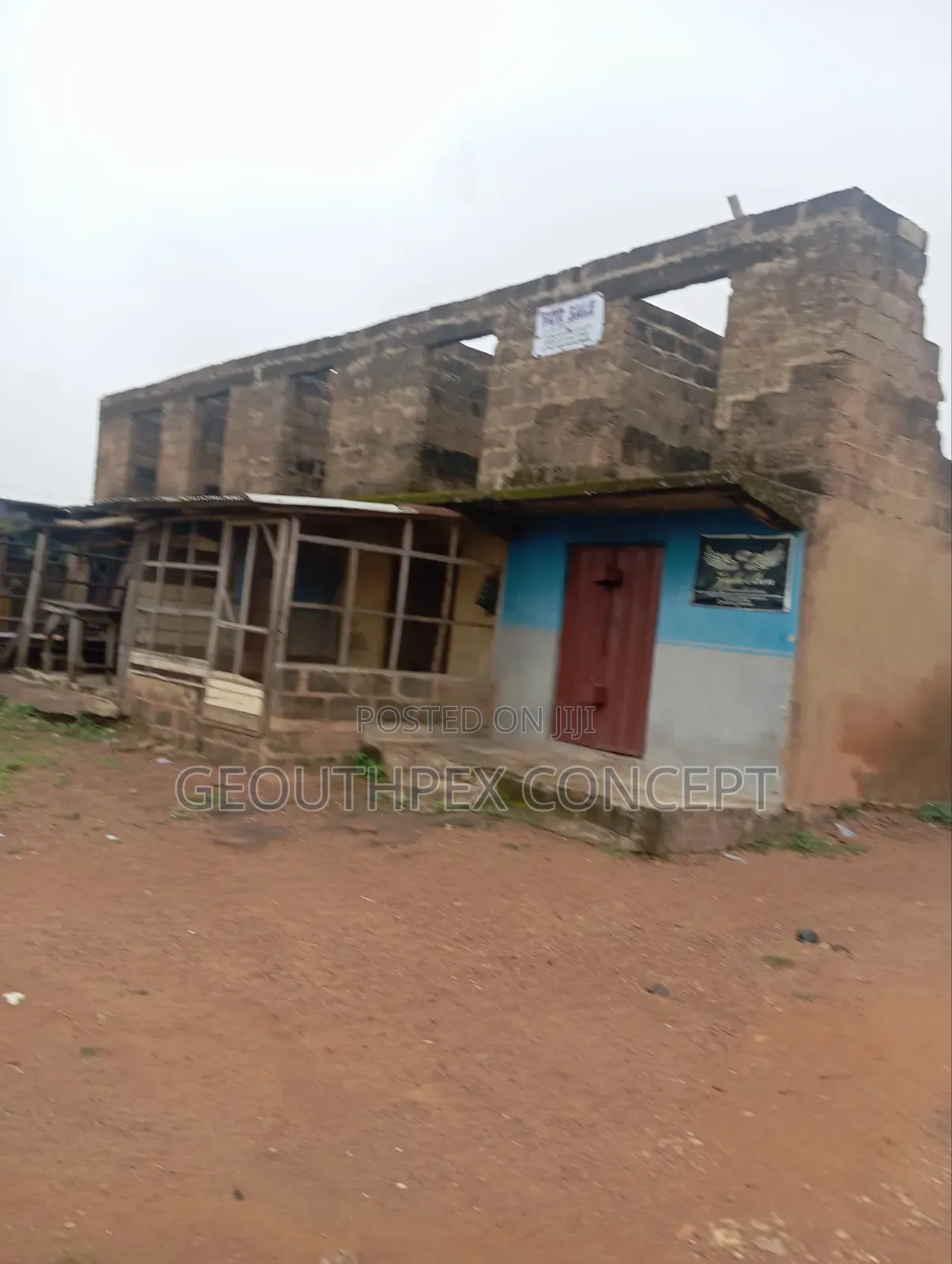 3 Plots of Land, 3 BDRM and 8 Shop Along Oyo-Ibadan Expressway, Ibadan