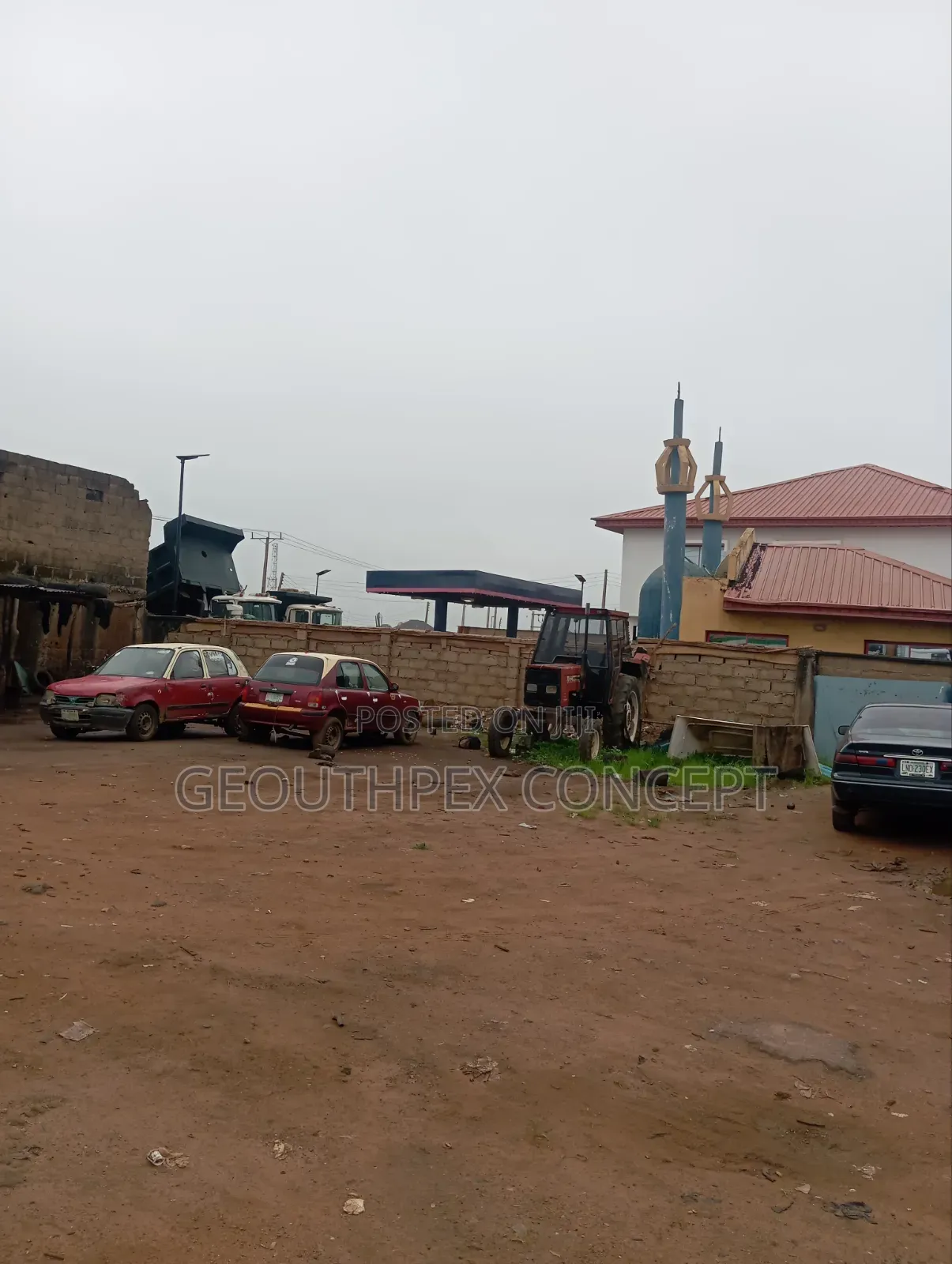 3 Plots of Land, 3 BDRM and 8 Shop Along Oyo-Ibadan Expressway, Ibadan