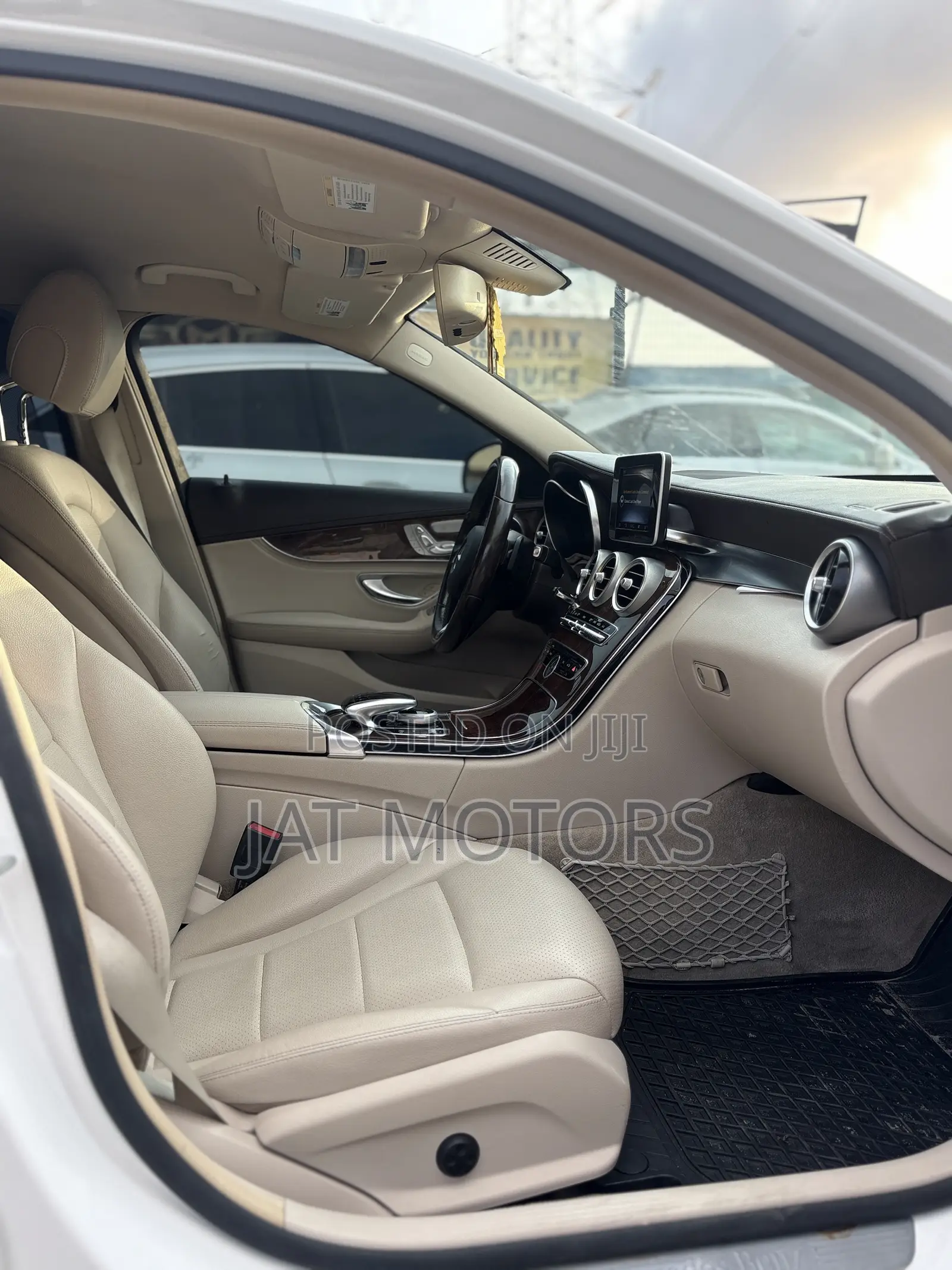 Mercedes-Benz C300 Base AWD 4Matic Sedan (2.0L 4cyl 7A) 2015 White