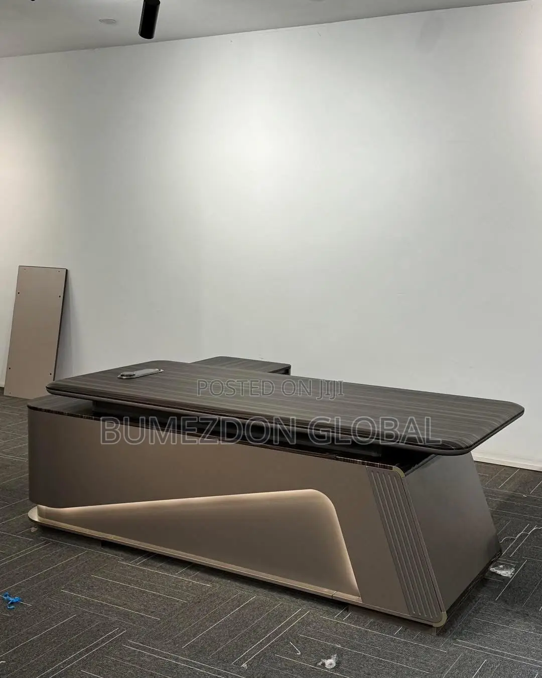 Luxury Executive Office Desk With LED Accent Design