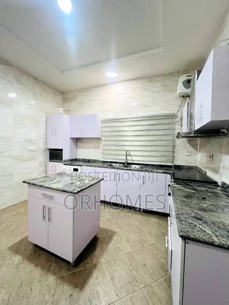 4bdrm Duplex in Ikota Gra for sale
