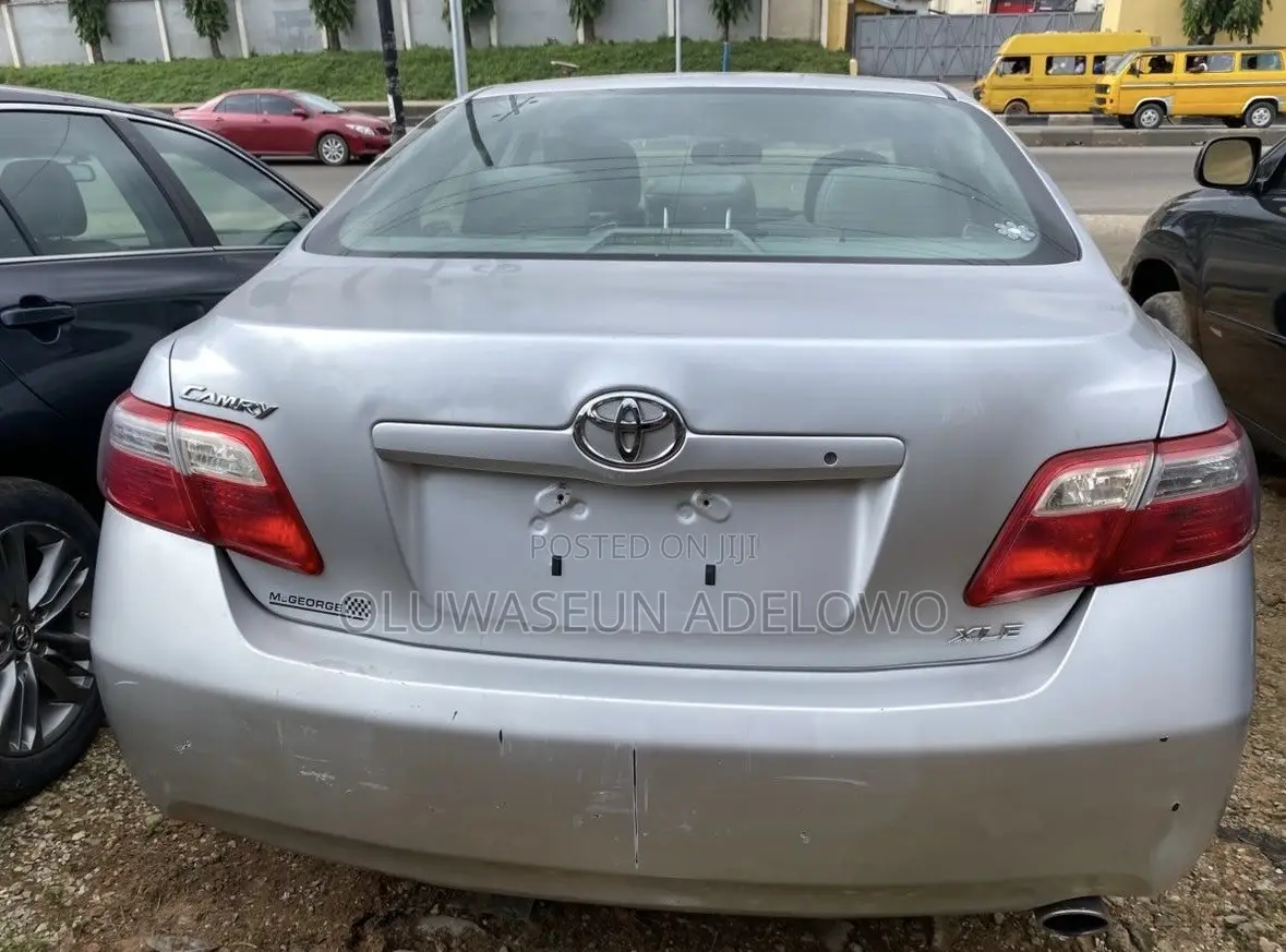 Toyota Camry XLE 4dr Sedan (2.4L 4cyl 5A) 2009 Silver