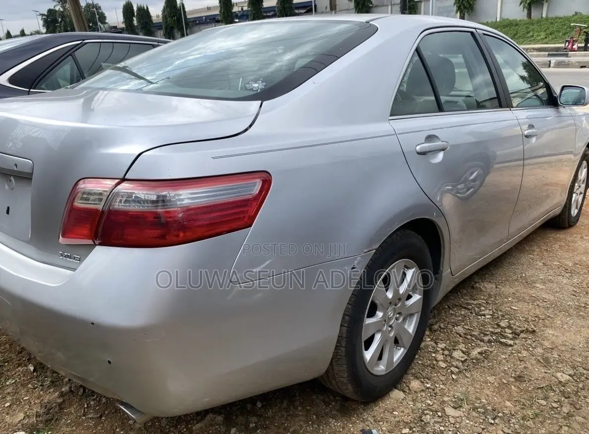 Toyota Camry XLE 4dr Sedan (2.4L 4cyl 5A) 2009 Silver