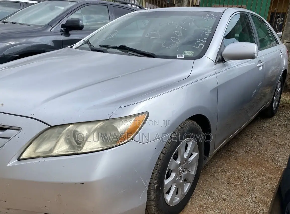 Toyota Camry XLE 4dr Sedan (2.4L 4cyl 5A) 2009 Silver