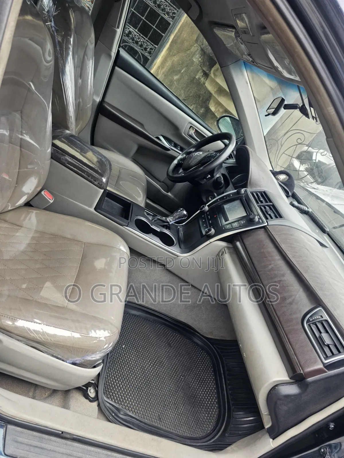 Toyota Camry LE 4dr Sedan (2.5L 4cyl 6A) 2016