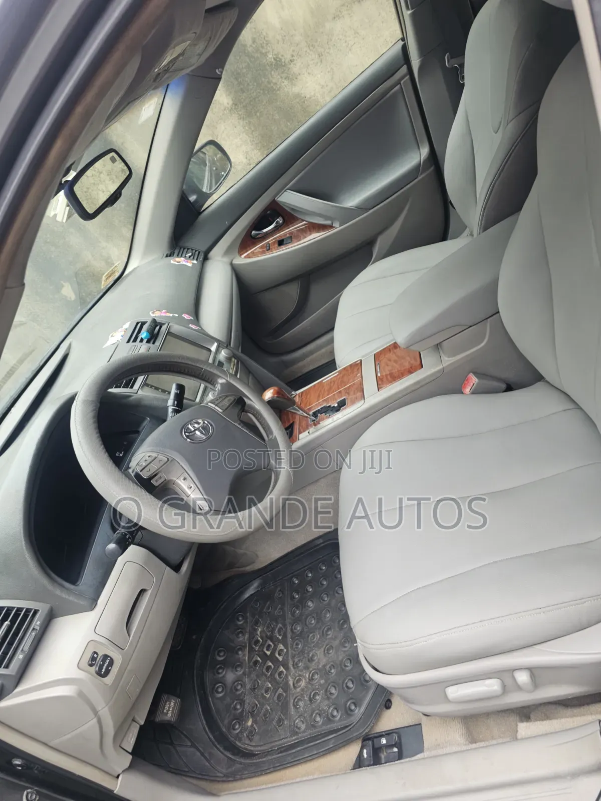 Toyota Camry XLE 4dr Sedan (2.4L 4cyl 5A) 2009 Gray