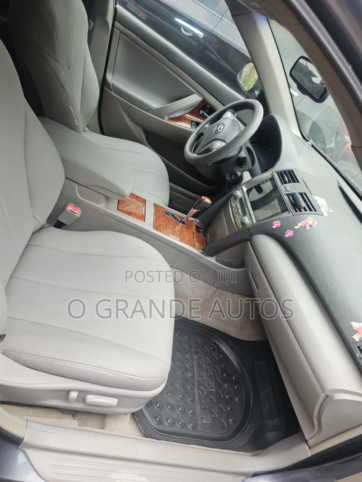 Toyota Camry XLE 4dr Sedan (2.4L 4cyl 5A) 2009 Gray