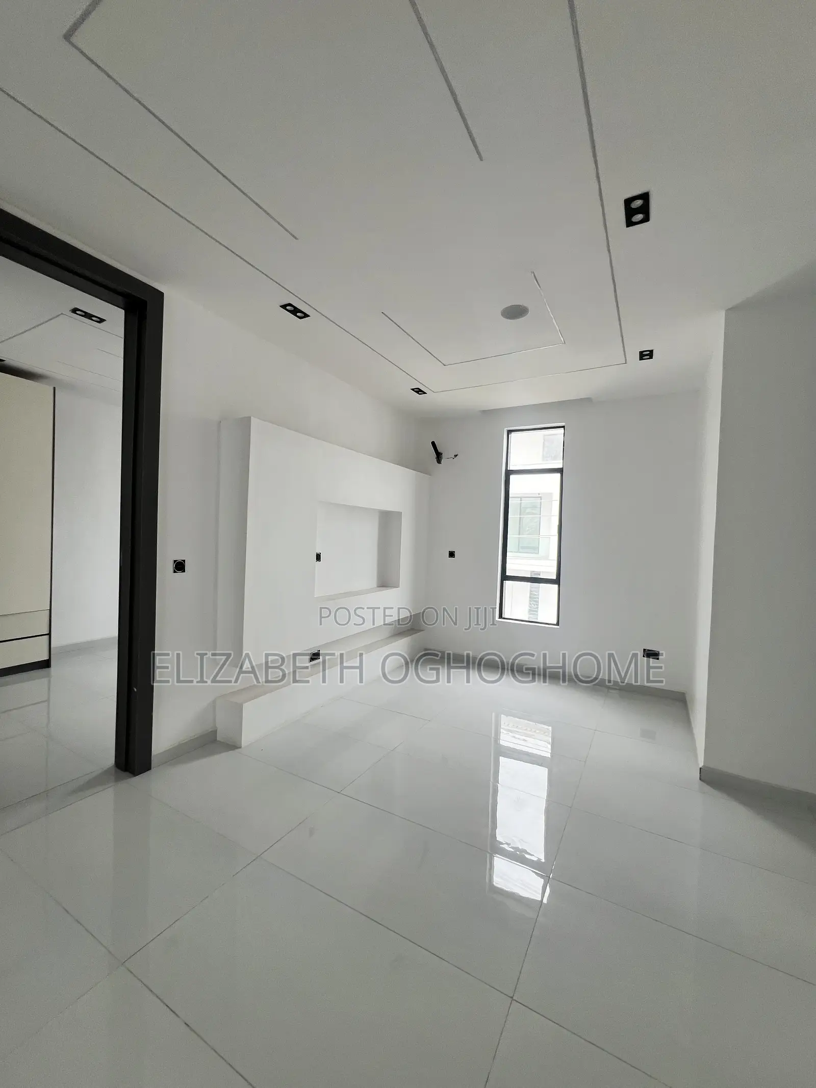 5bdrm Duplex in Chevron for sale