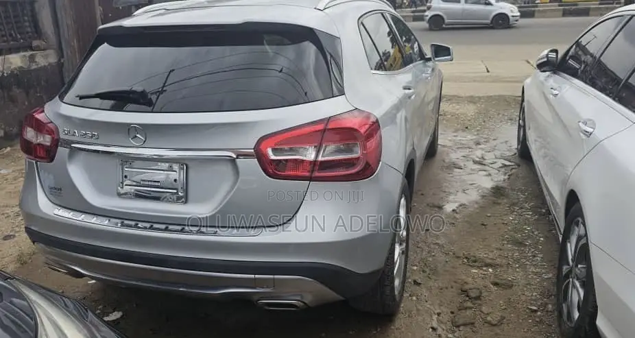Mercedes-Benz GLA-Class GLA250 4dr SUV (2.0L 4cyl Turbo 7AM) 2015