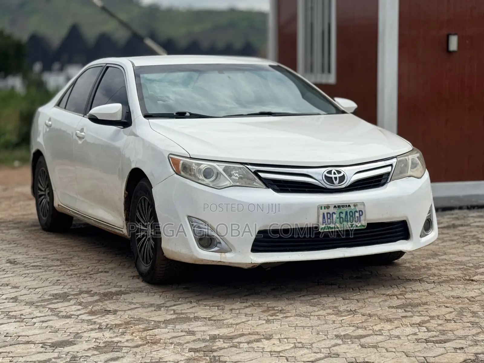 Toyota Camry LE 4dr Sedan (2.5L 4cyl 6A) 2013 White