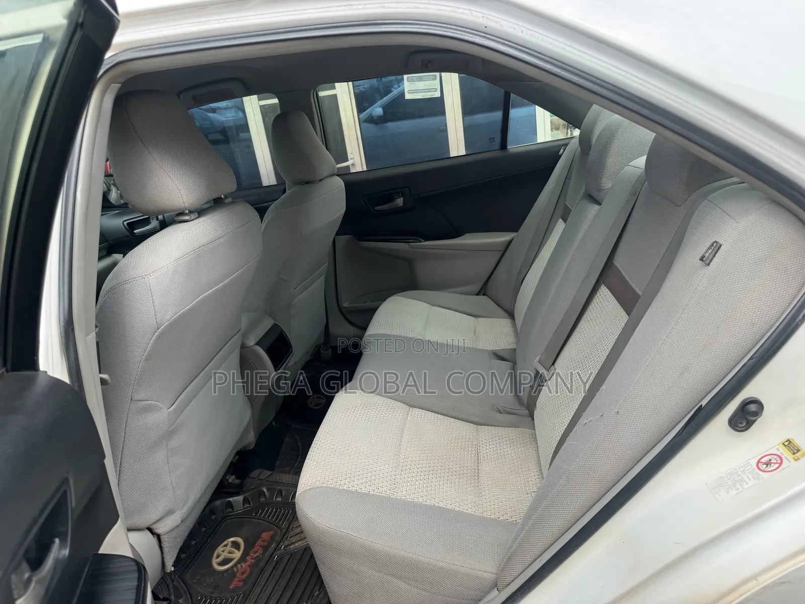 Toyota Camry LE 4dr Sedan (2.5L 4cyl 6A) 2013 White