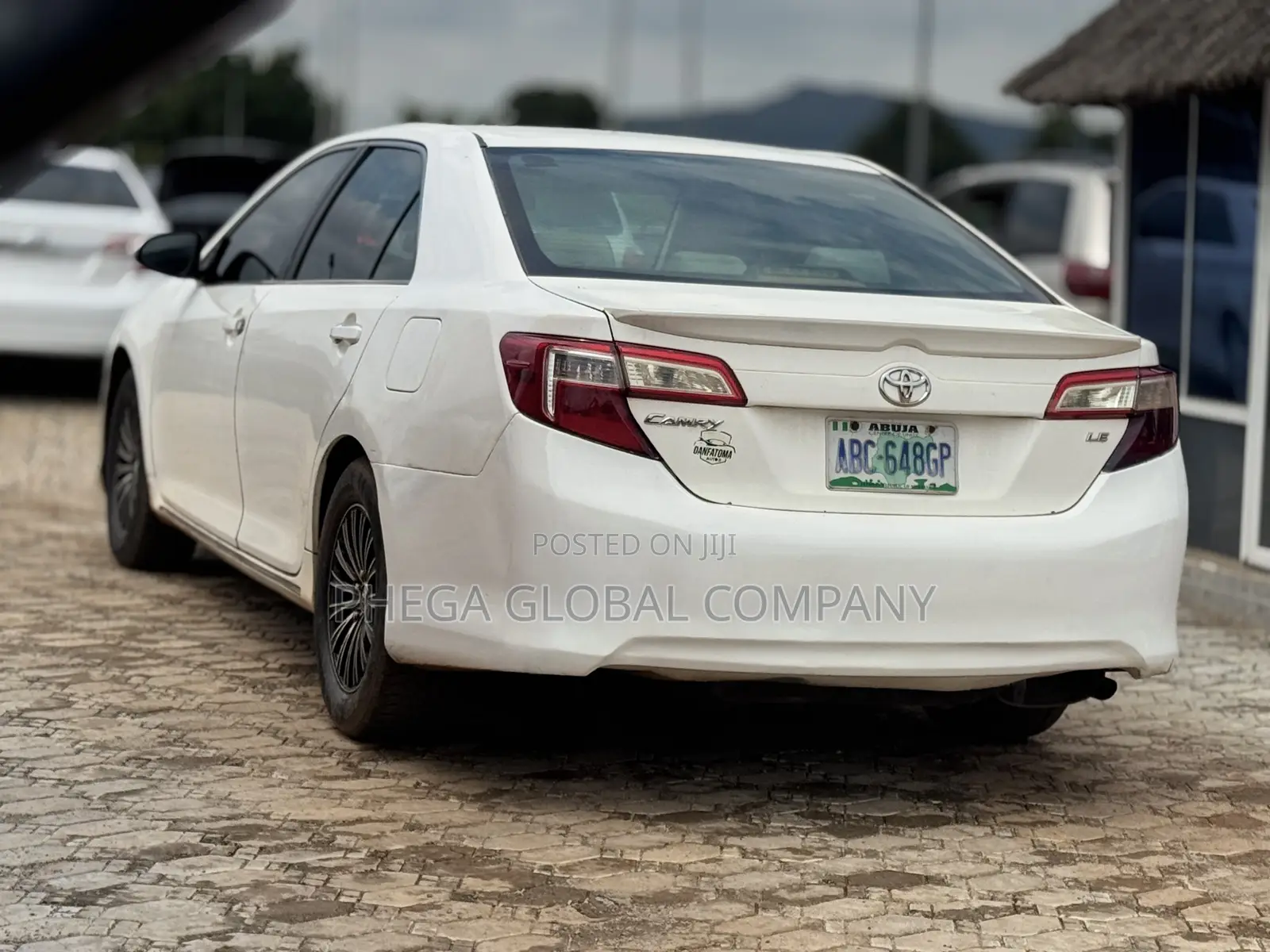 Toyota Camry LE 4dr Sedan (2.5L 4cyl 6A) 2013 White