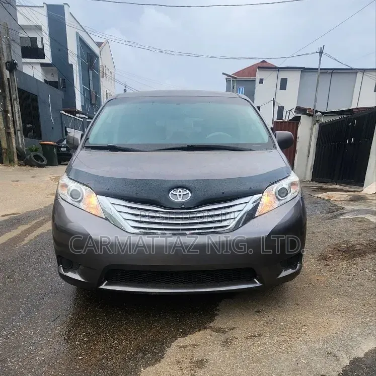Toyota Sienna LE FWD 8-Passenger 2013 Gray