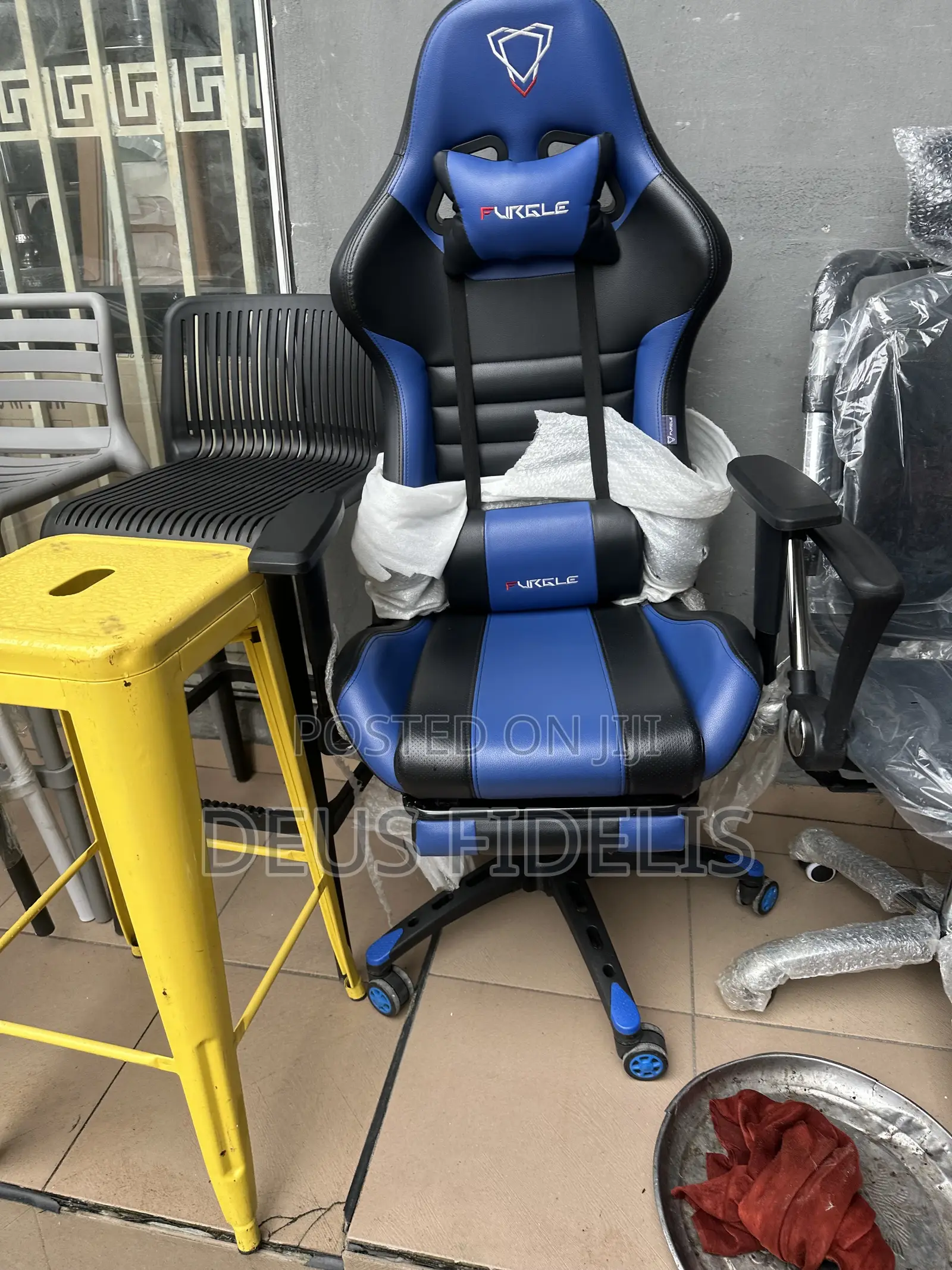 FURGLE GAMING CHAIR - BLUE/BLACK Brand New | Still in Wrap
