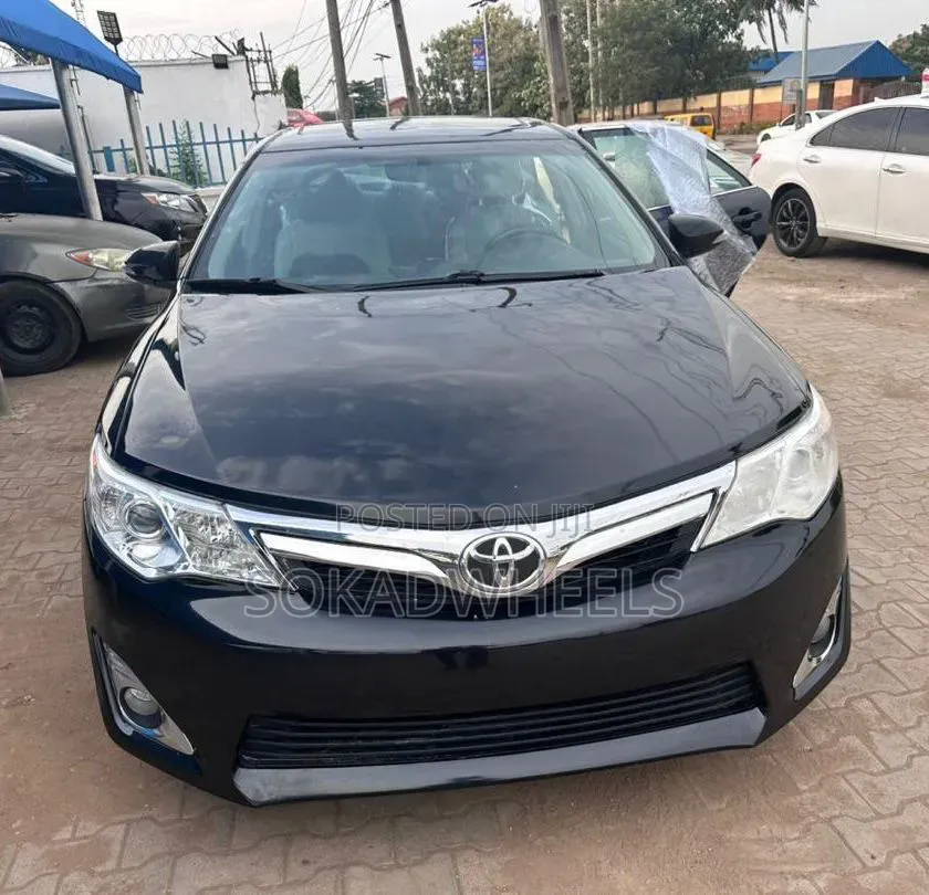 Toyota Camry XLE V6 4dr Sedan (3.5L 6cyl 6A) 2013 Black
