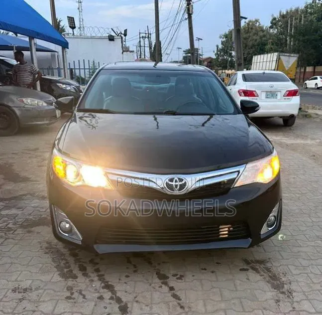 Toyota Camry XLE V6 4dr Sedan (3.5L 6cyl 6A) 2013 Black