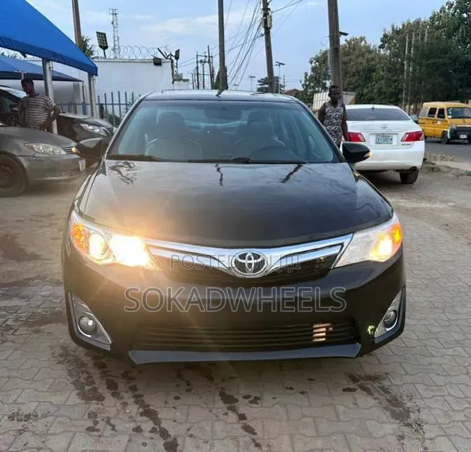 Toyota Camry XLE V6 4dr Sedan (3.5L 6cyl 6A) 2013 Black