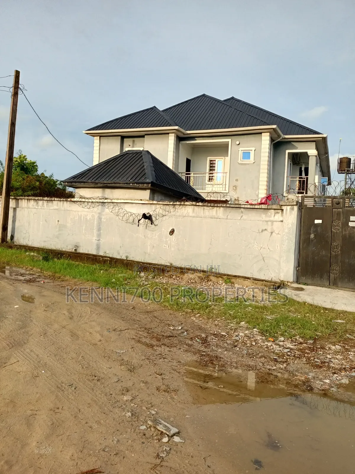 10bdrm Block of Flats in Majek By Balogun, Off Lekki-Epe Expressway