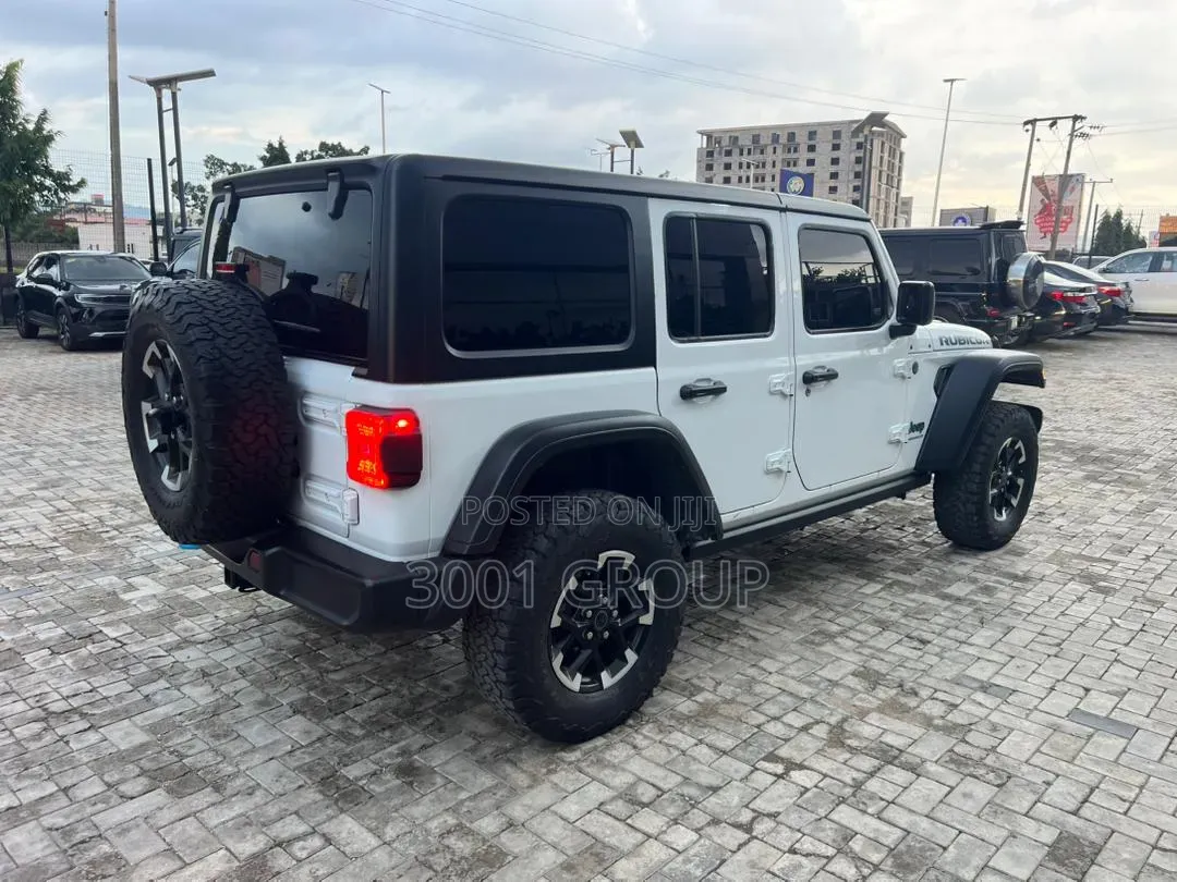 Jeep Wrangler 2024 White