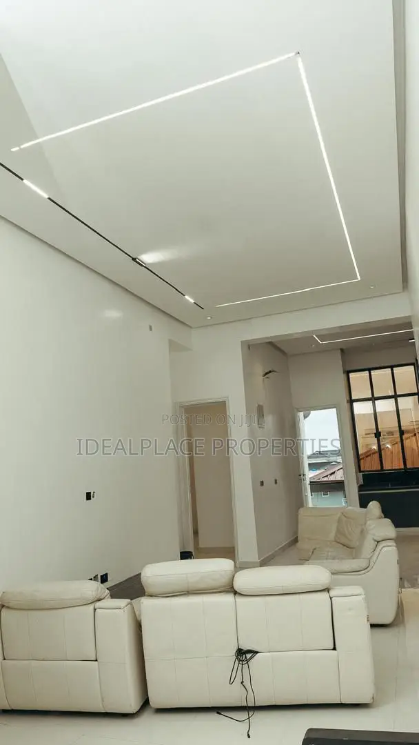 Furnished 3bdrm Apartment in Lekki Phase 1 for rent