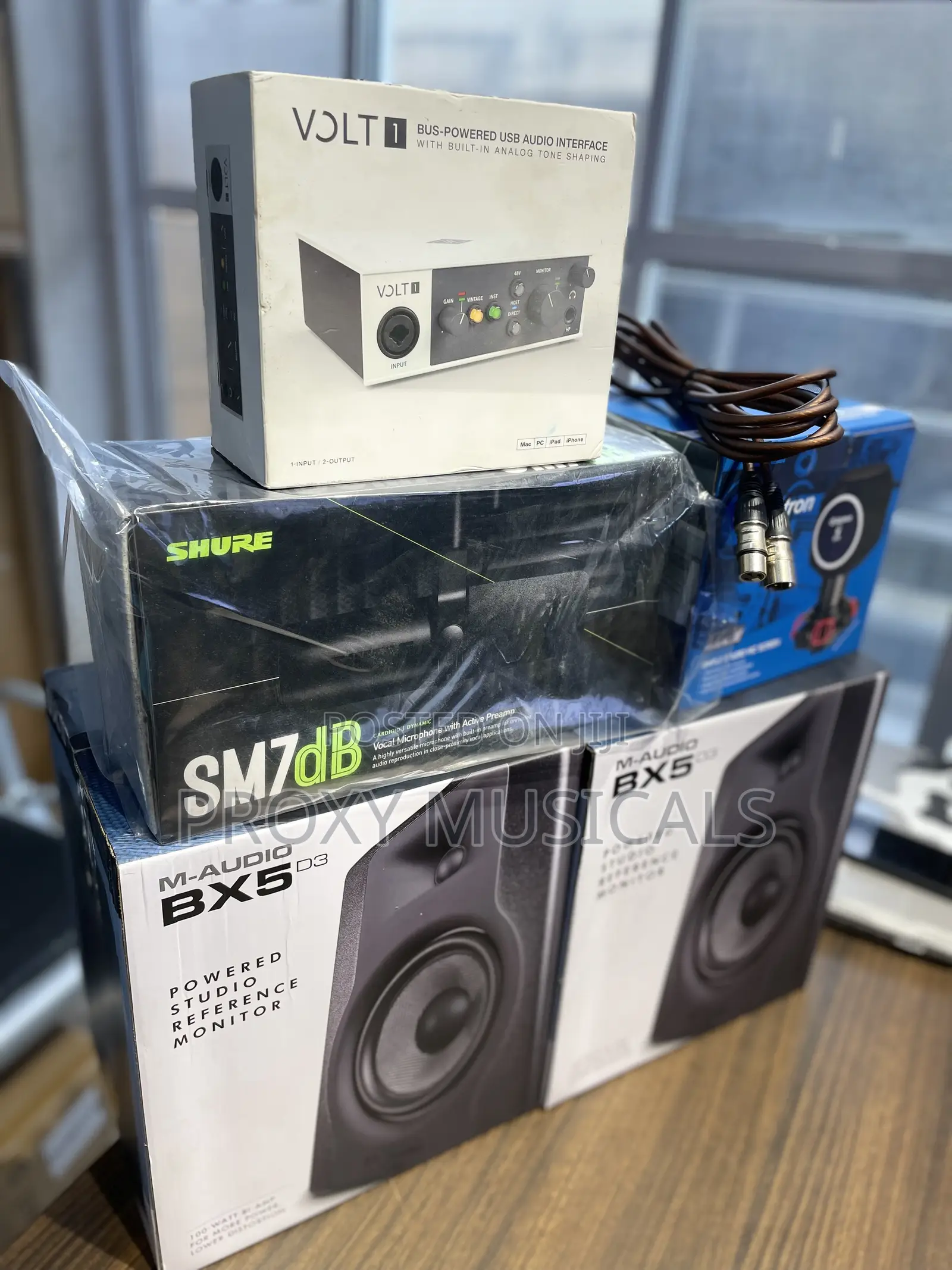 Shure SM7DB Mic, Volt 1 Audio Interface, BX5D3, Pop Filter & Cables
