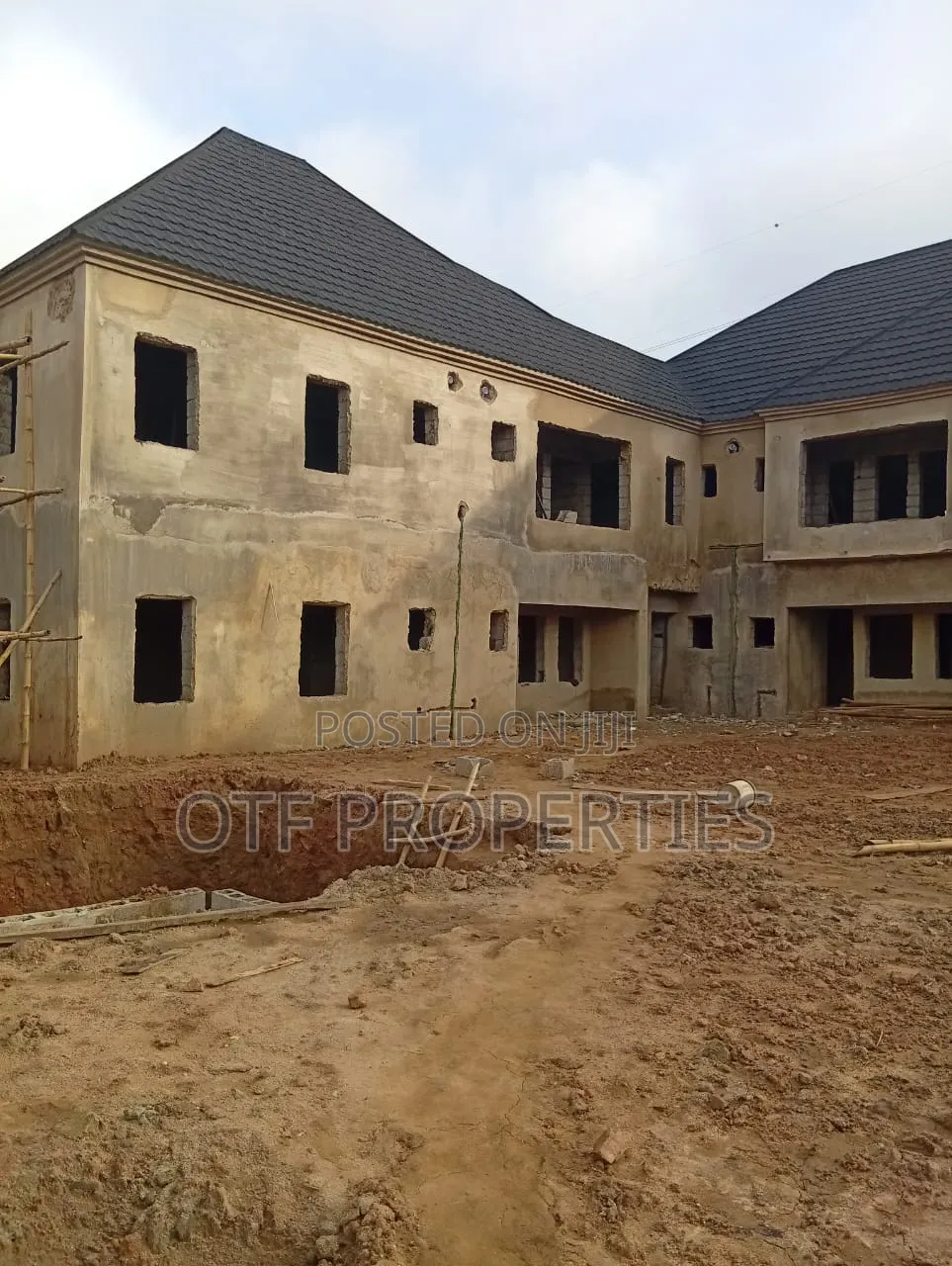3bdrm Apartment in Fo1, Kubwa for sale