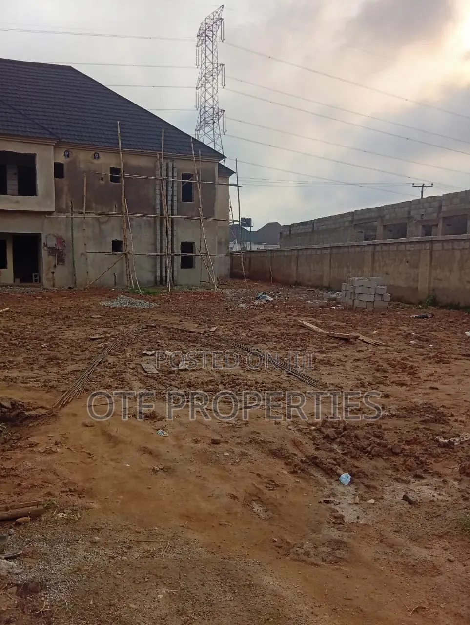 3bdrm Apartment in Fo1, Kubwa for sale