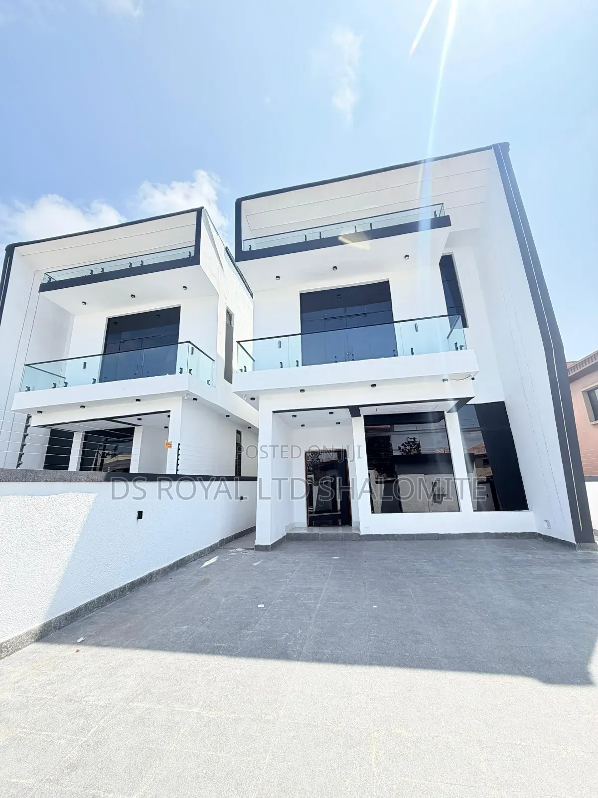 5bdrm Duplex in Ikota for sale