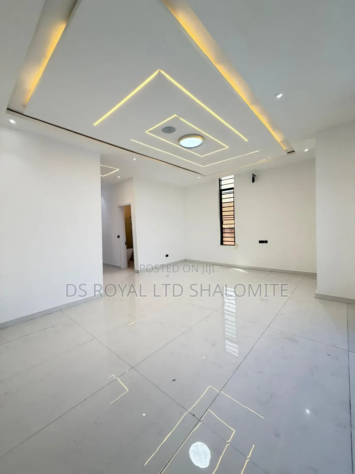 5bdrm Duplex in Ikota for sale