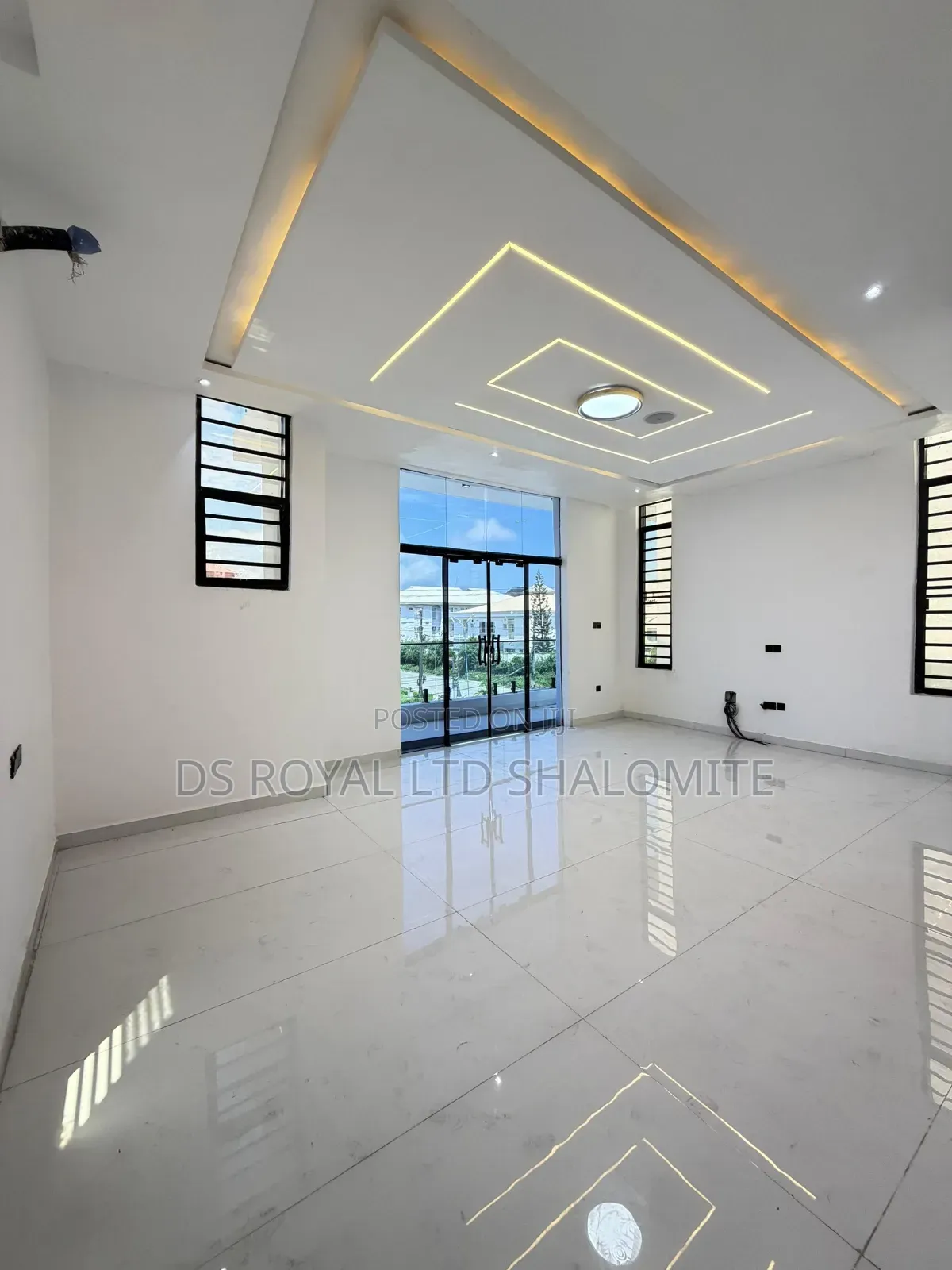 5bdrm Duplex in Ikota for sale