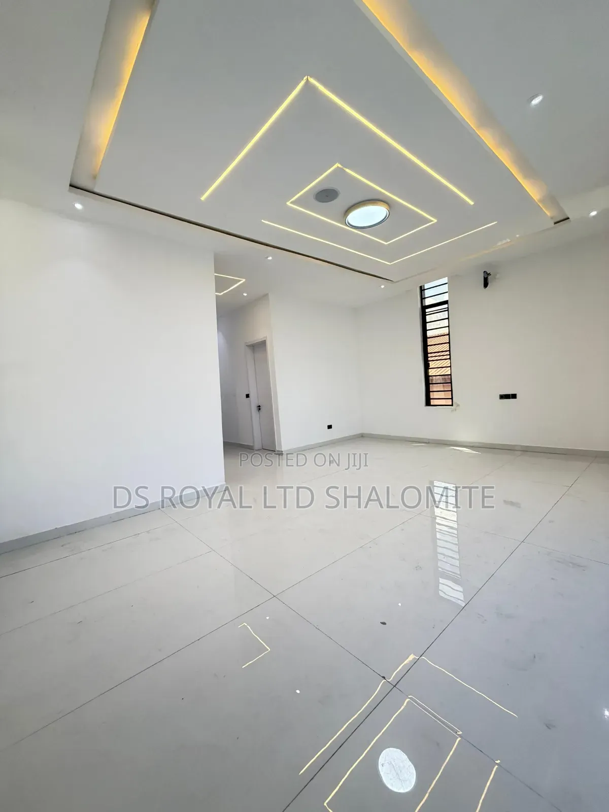 5bdrm Duplex in Ikota for sale
