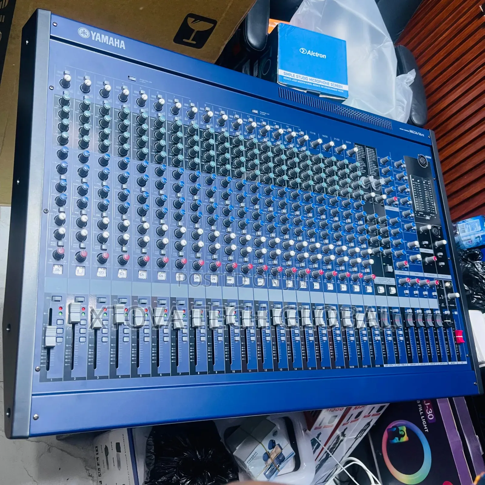 Yamaha MG24/14FX 24-Channel Mixing Console