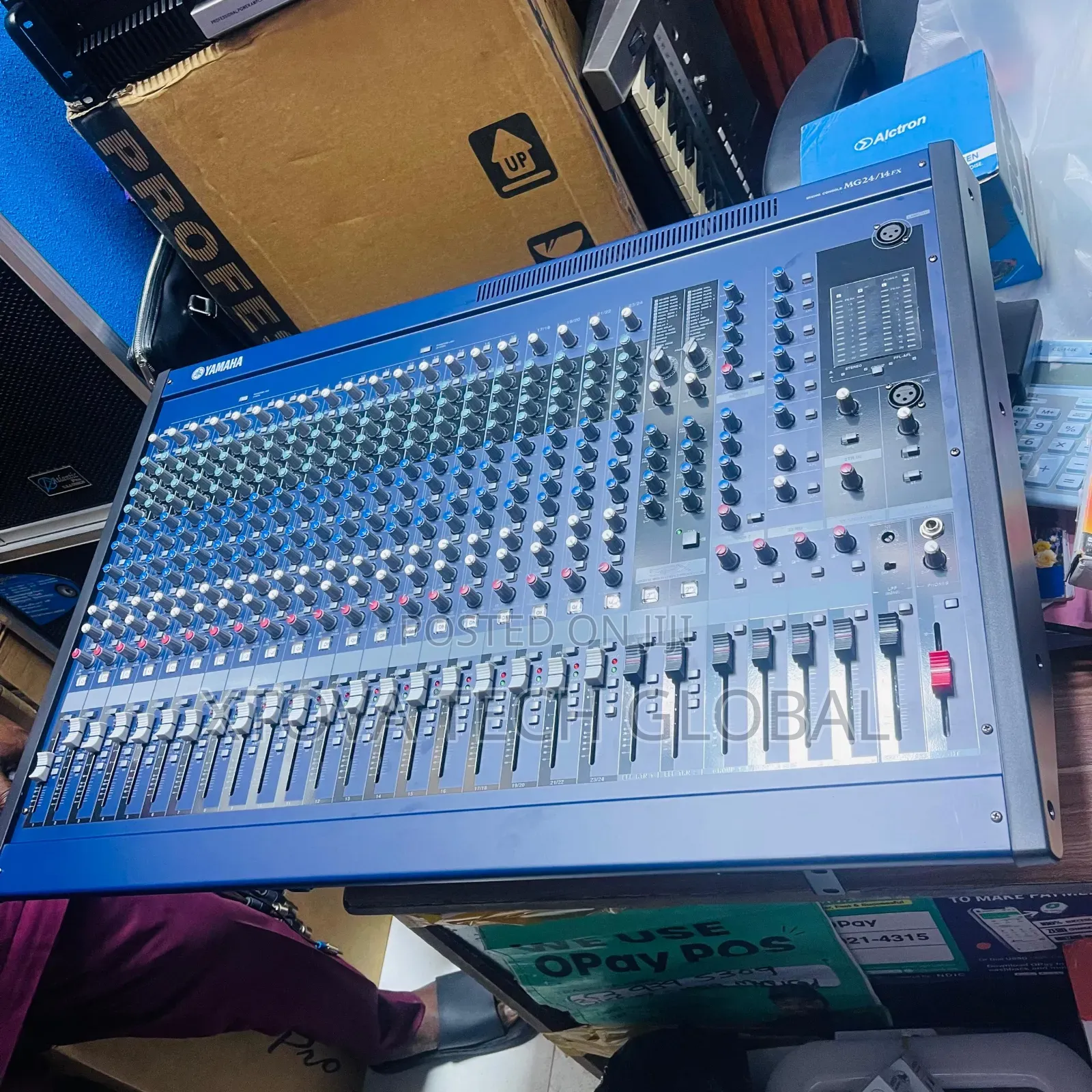 Yamaha MG24/14FX 24-Channel Mixing Console