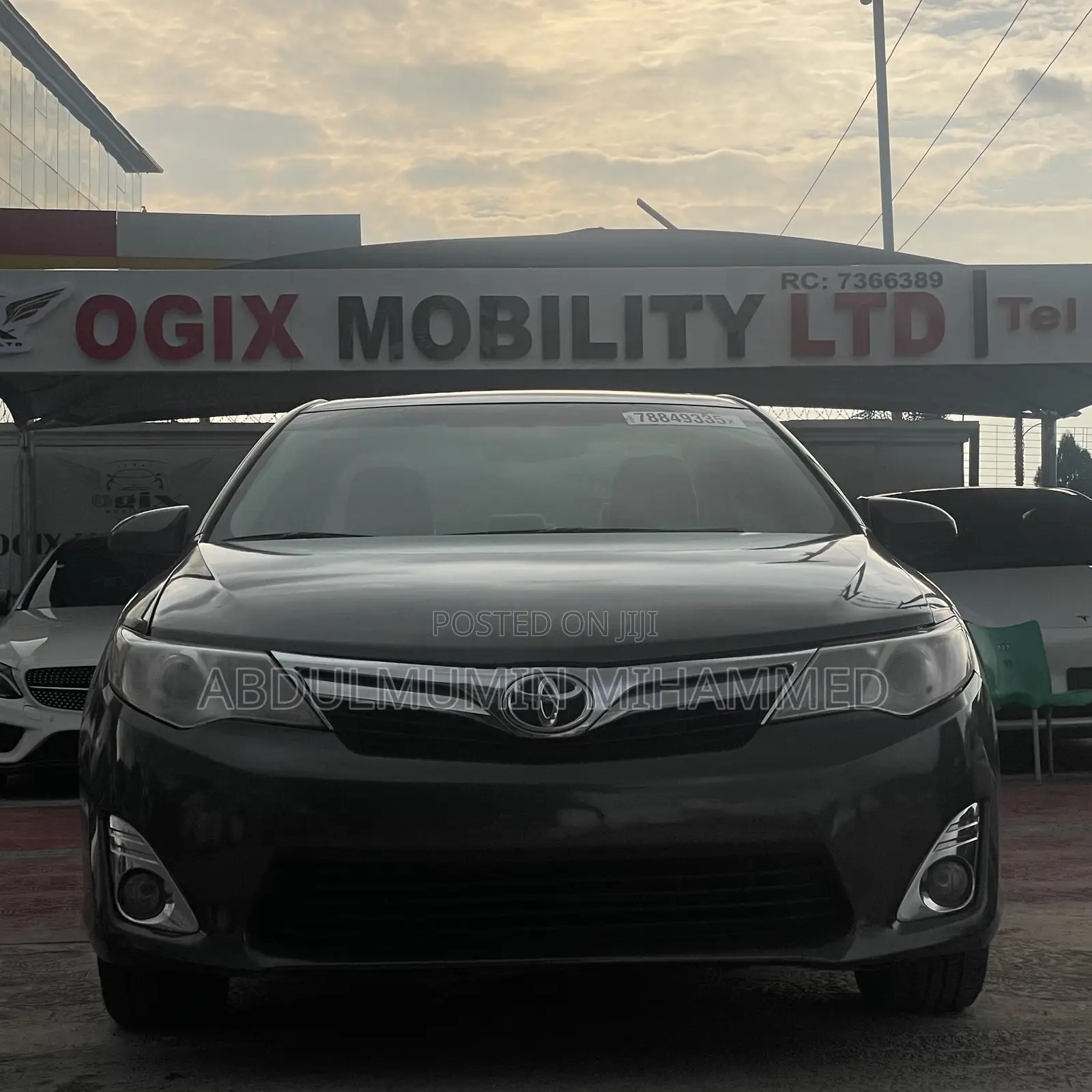 Toyota Camry XLE 4dr Sedan (2.5L 4cyl 6A) 2012 Gray
