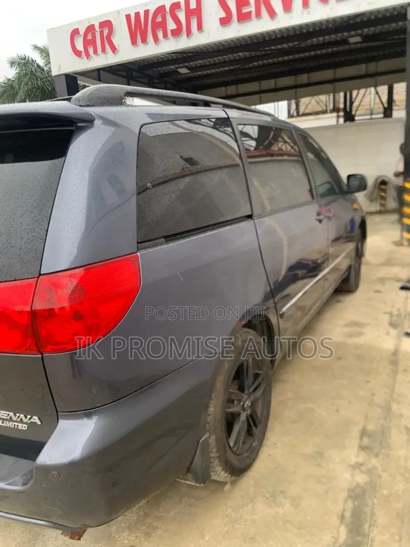 Toyota Sienna XLE FWD 2006 Gray