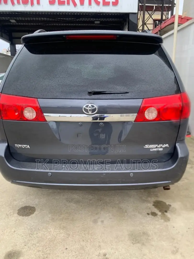 Toyota Sienna XLE FWD 2006 Gray