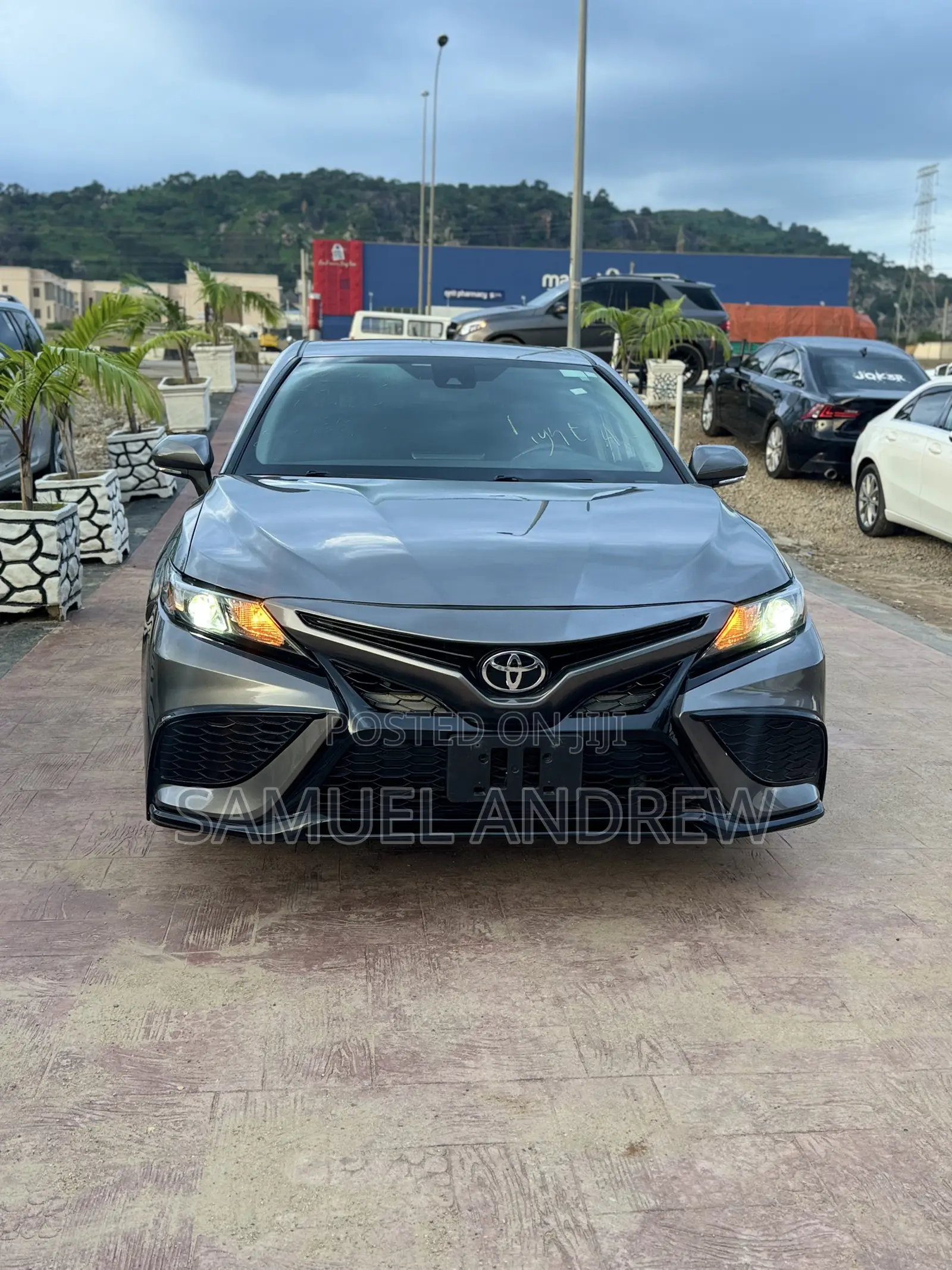 Toyota Camry SE 2021 Gray
