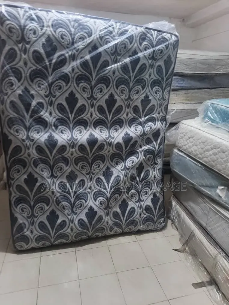 Neatly Used 5by6 USA Hybrid Spring Mattress