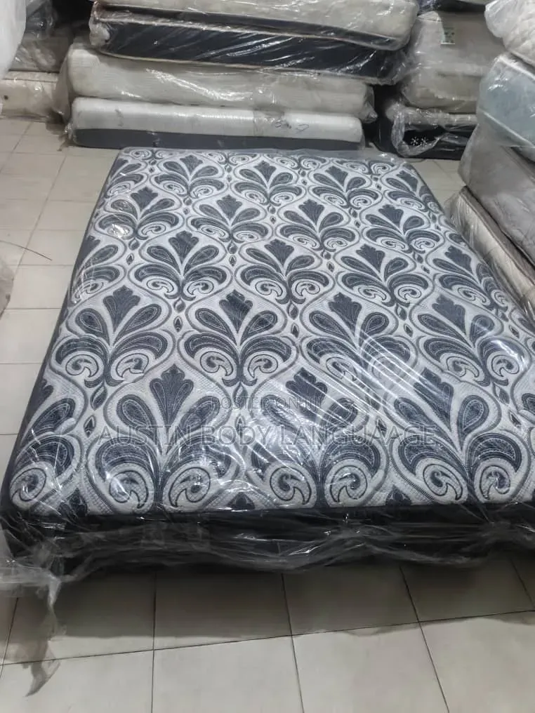 Neatly Used 5by6 USA Hybrid Spring Mattress