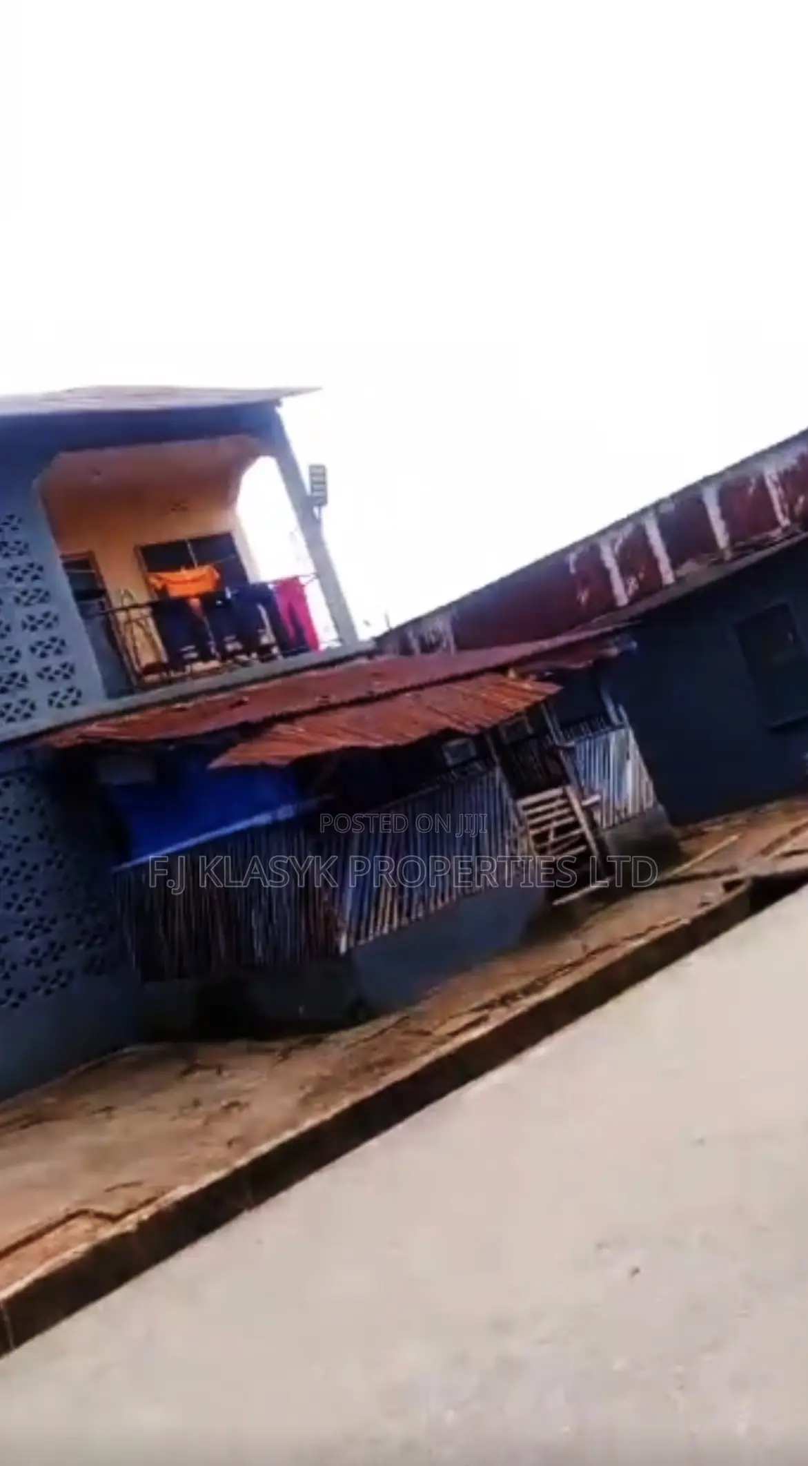 8bdrm Block of Flats in Benin City for sale