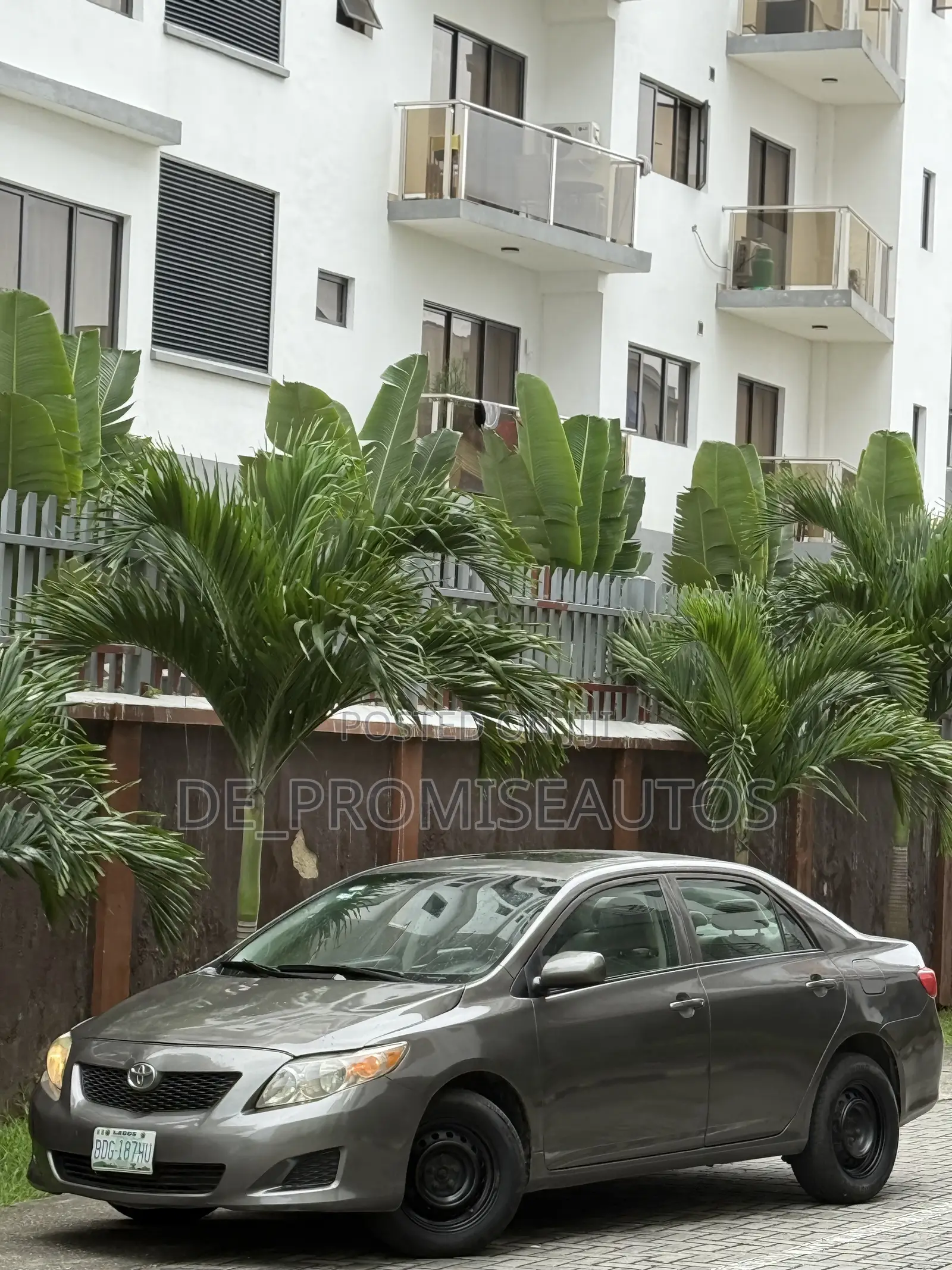Toyota Corolla LE 4dr Sedan (1.8L 4cyl 4A) 2010 Gray