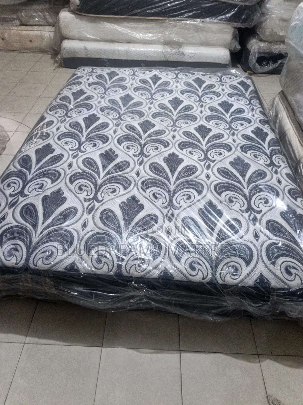 Neatly Used 5by6 USA Hybrid Spring Mattress