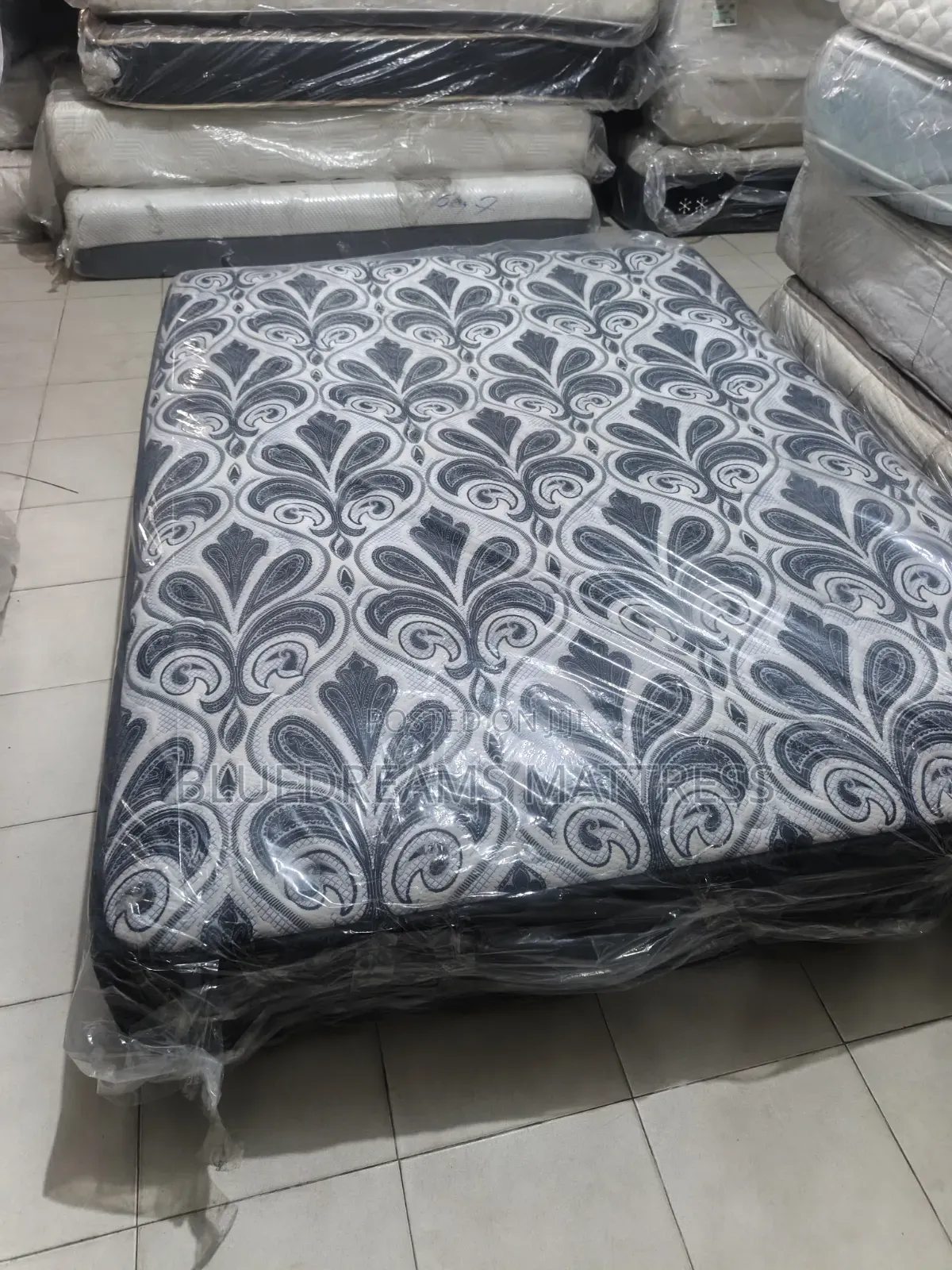 Neatly Used 5by6 USA Hybrid Spring Mattress