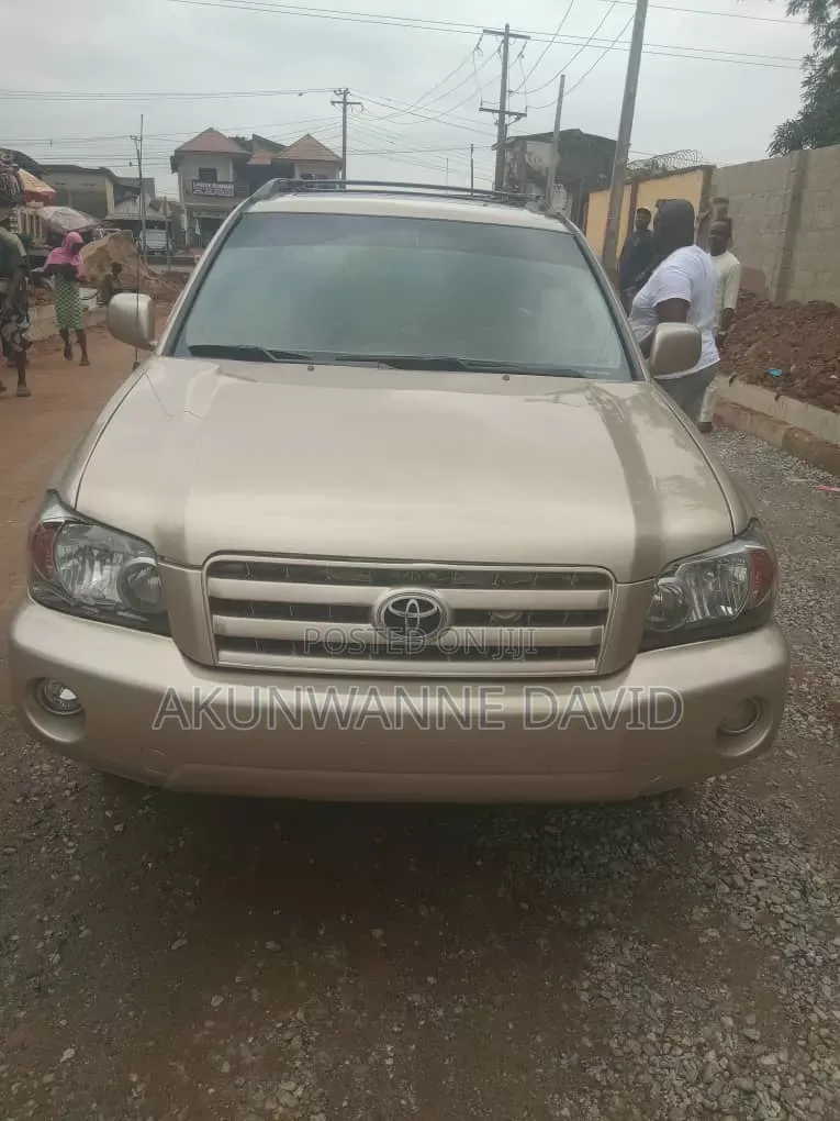Toyota Highlander 2005 Gold