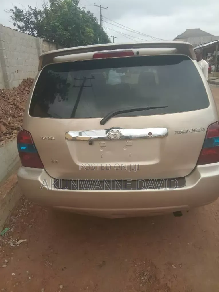 Toyota Highlander 2005 Gold