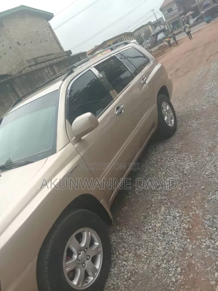 Toyota Highlander 2005 Gold