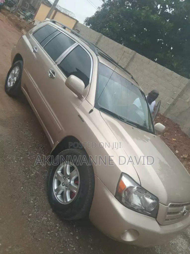 Toyota Highlander 2005 Gold