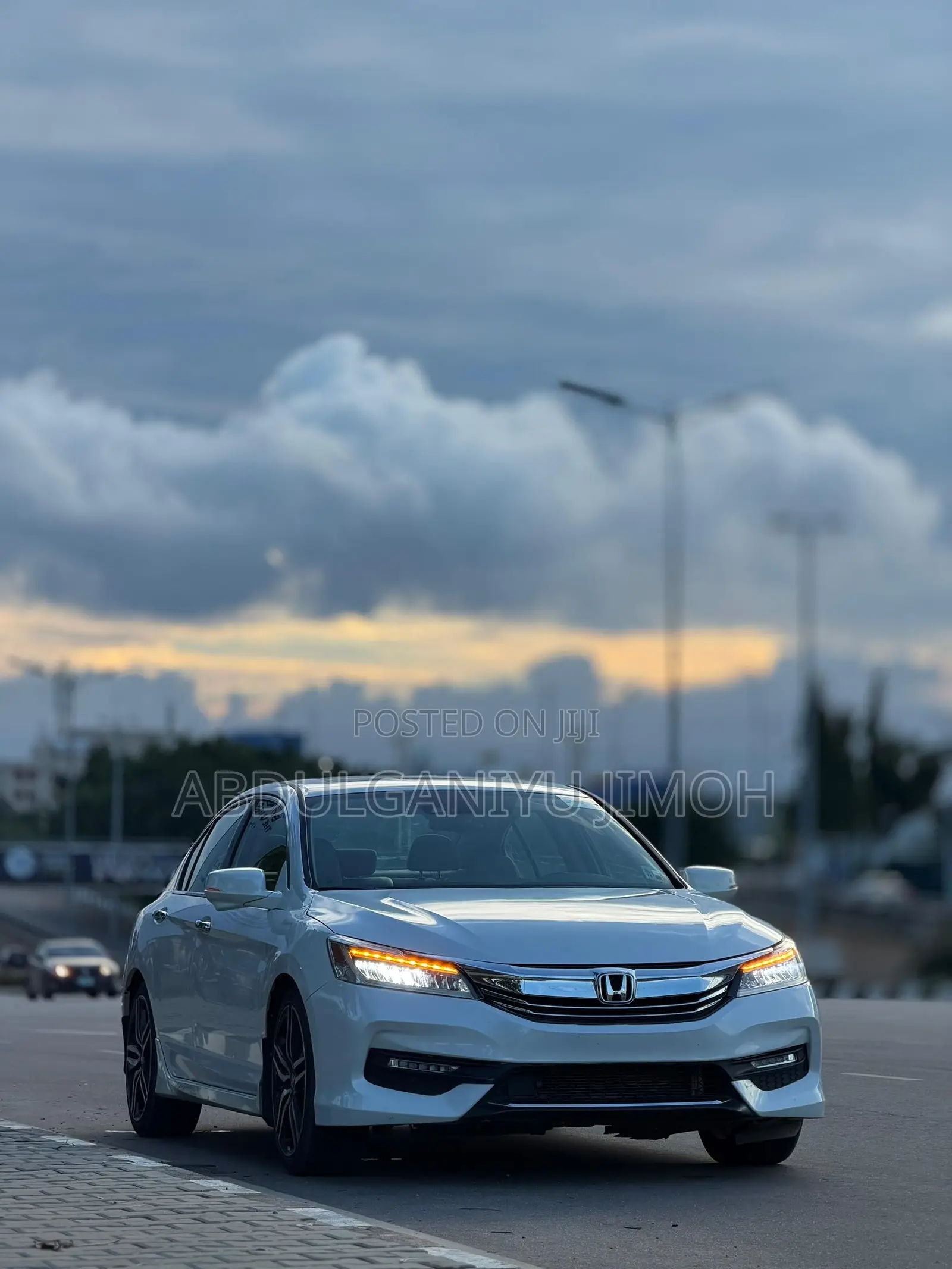 Honda Accord Touring V6 4dr Sedan FWD (3.5L 6cyl 6A) 2017 White